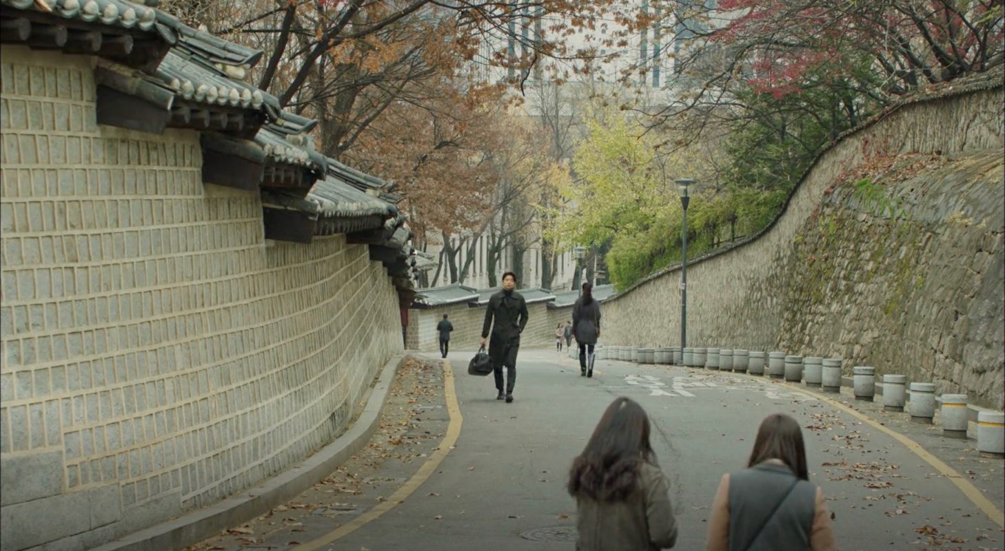 goblin-2016-17-filming-location-episode-1-deoksugung-palace-stonewall-walkway-koreandramaland-b-1458x800